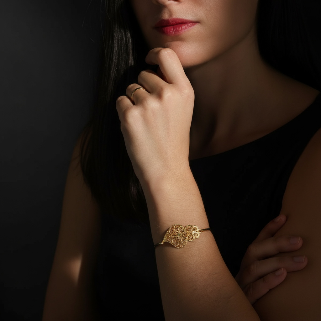 Heart of Viana Bangle [19.2Kt. Gold]