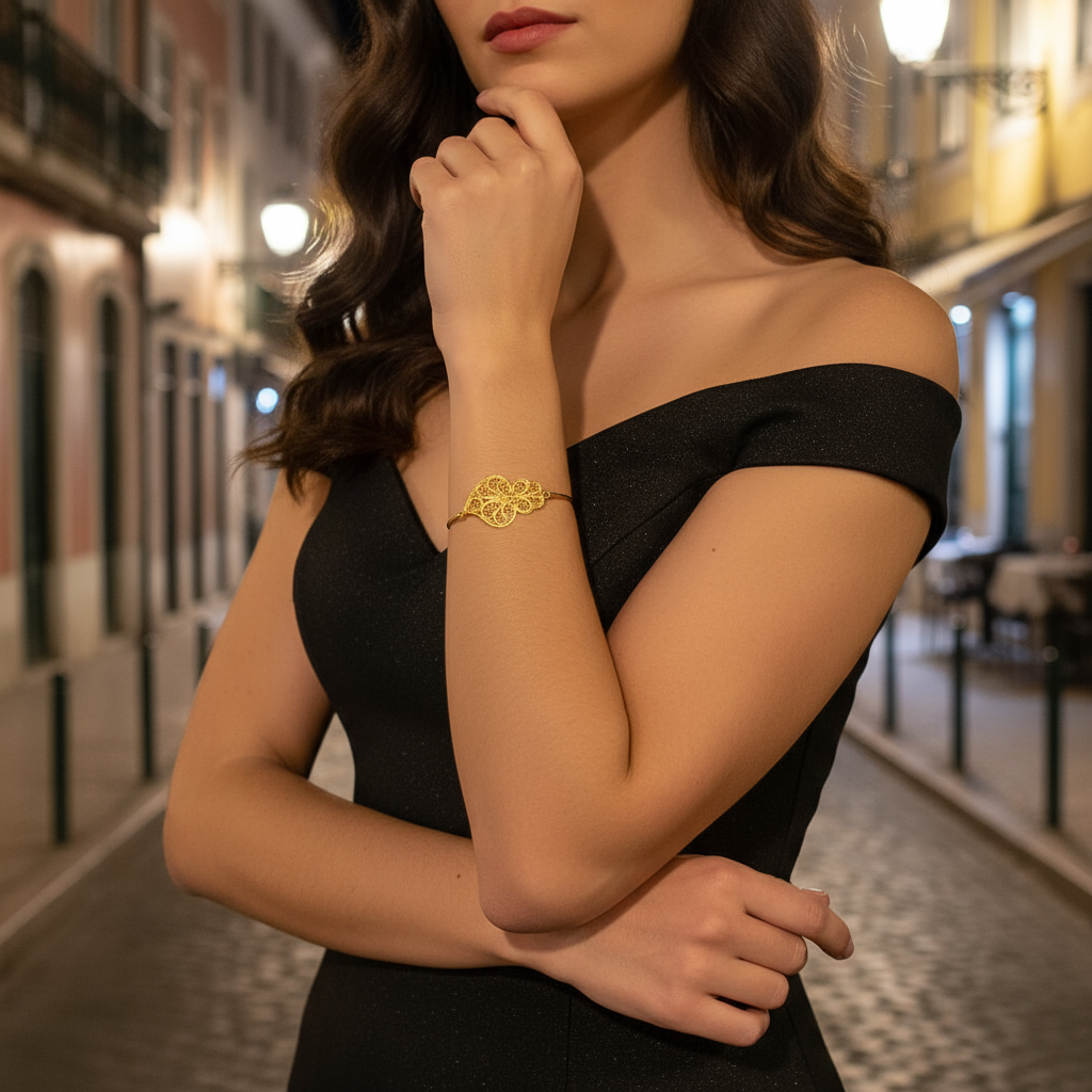 Heart of Viana Bangle [19.2Kt. Gold]