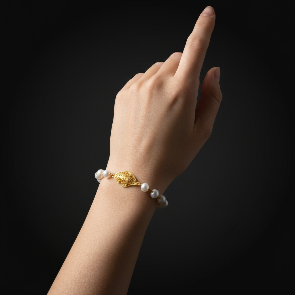 Heart of Viana Pearl Bracelet [19.2Kt. Gold]