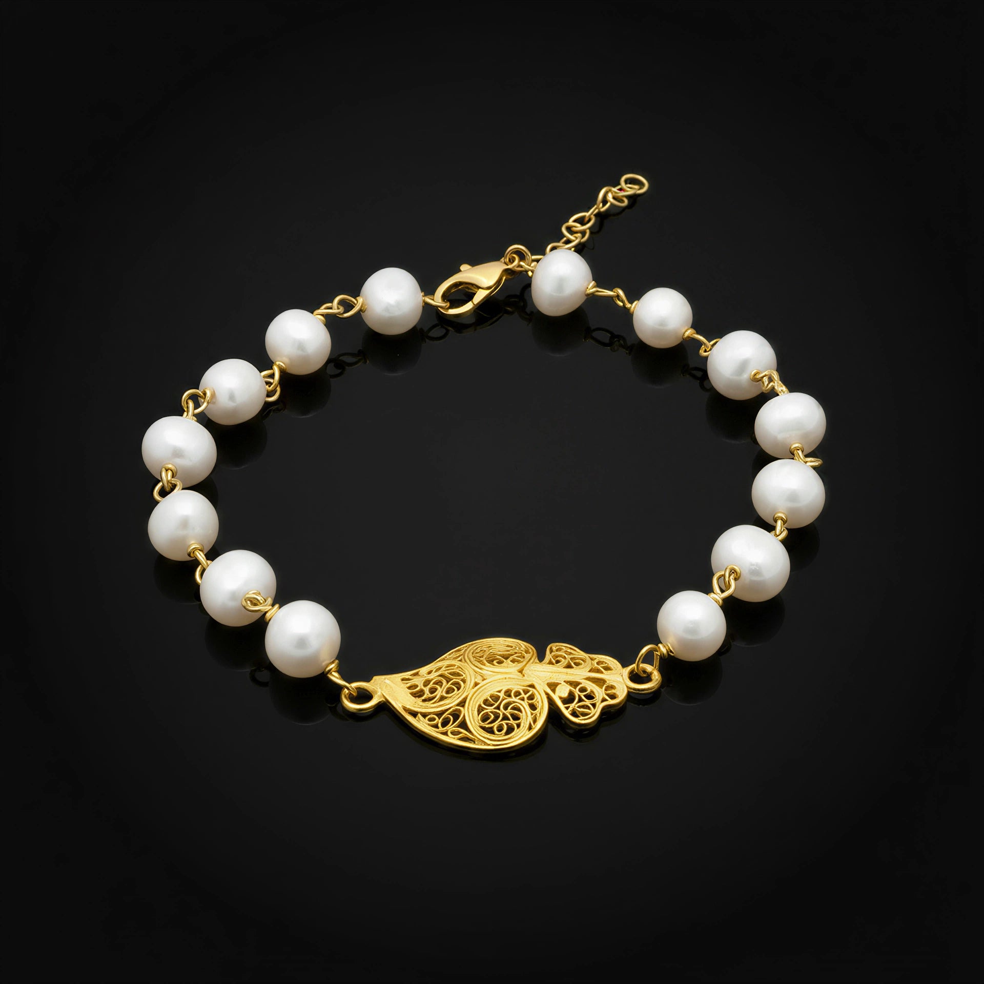 Heart of Viana Pearl Bracelet [19.2Kt. Gold]