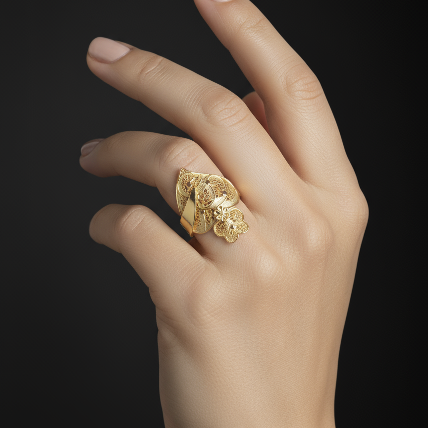 Heart of Viana Ring [19.2Kt. Gold]