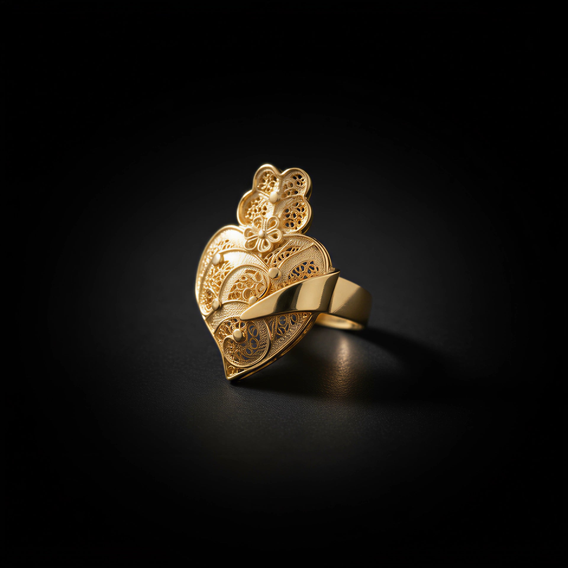 Heart of Viana Ring [19.2Kt. Gold]