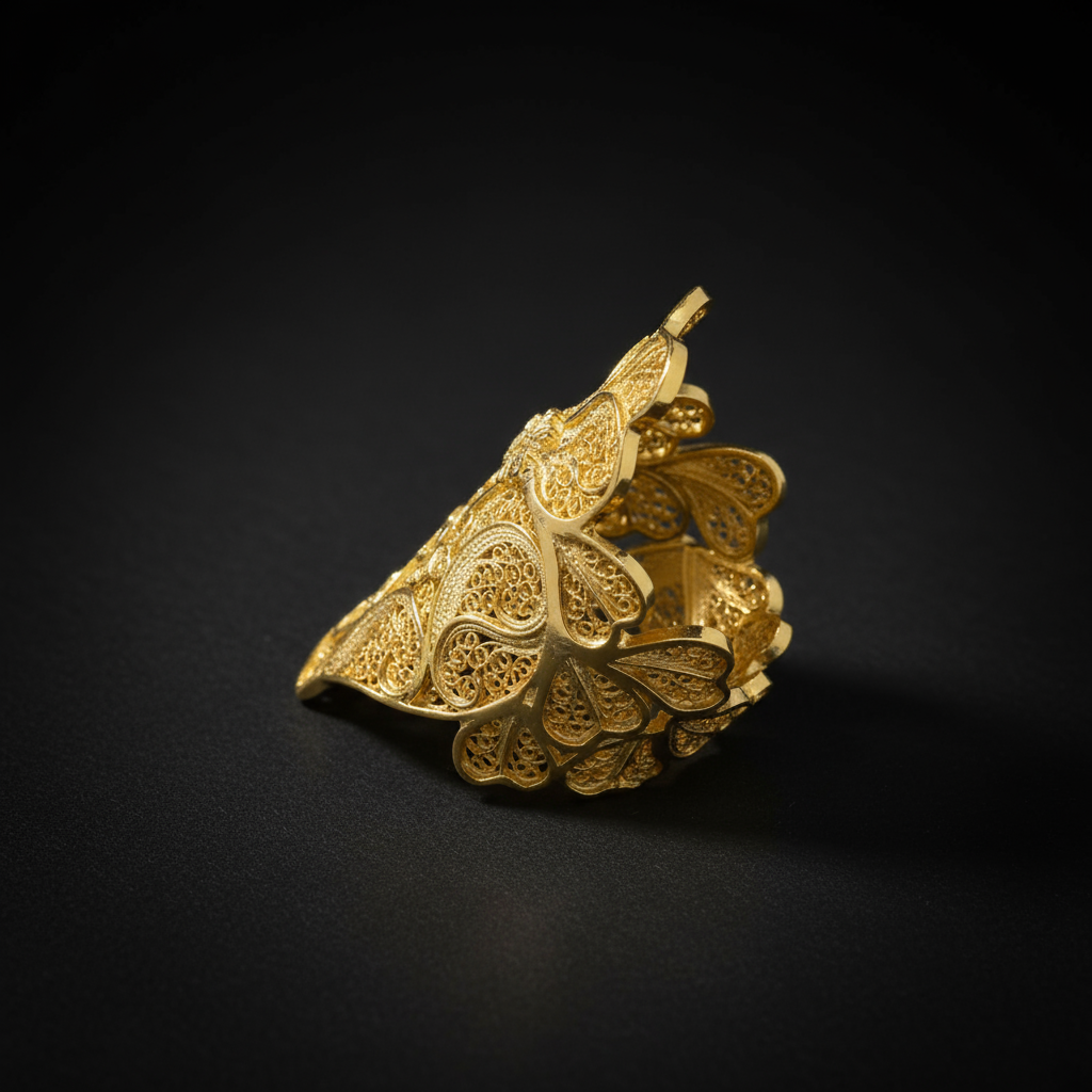 Heart of Viana Statement Ring [19.2Kt. Gold]