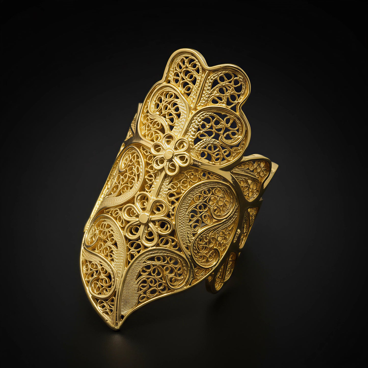 Heart of Viana Statement Ring [19.2Kt. Gold]