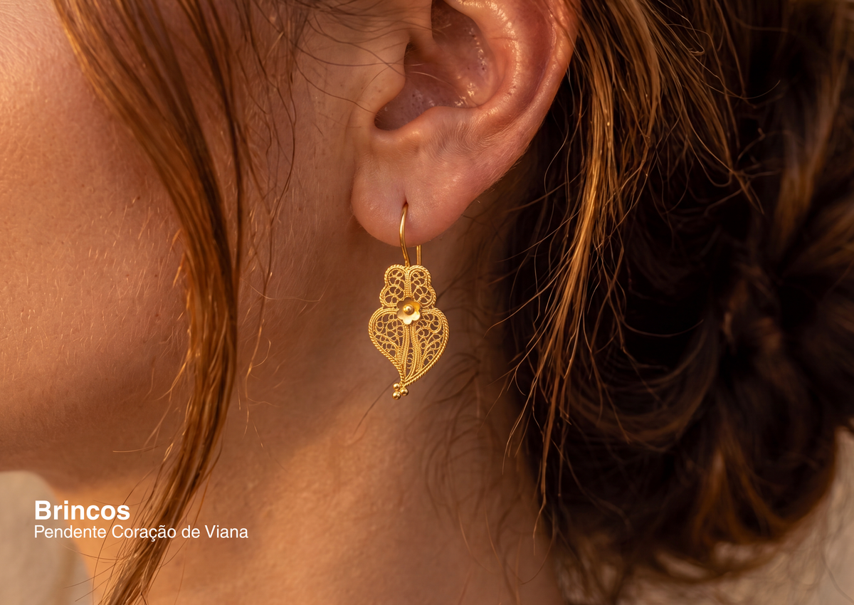 Close-up of Portuguese Heart of Viana filigree jewelry