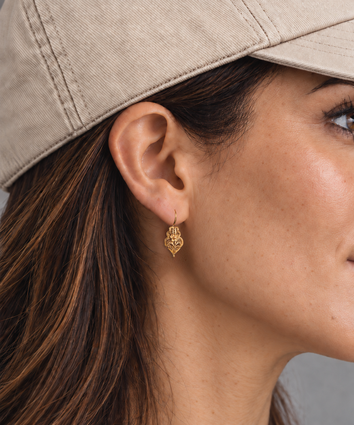 Heart of Viana Pendant Earrings 1.7 cm (0.67 in) in gold-plated silver filigree, worn on the ear